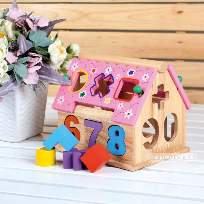 بيت الأرقام والأشكال الخشبي التفاعلي