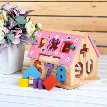 بيت الأرقام والأشكال الخشبي التفاعلي